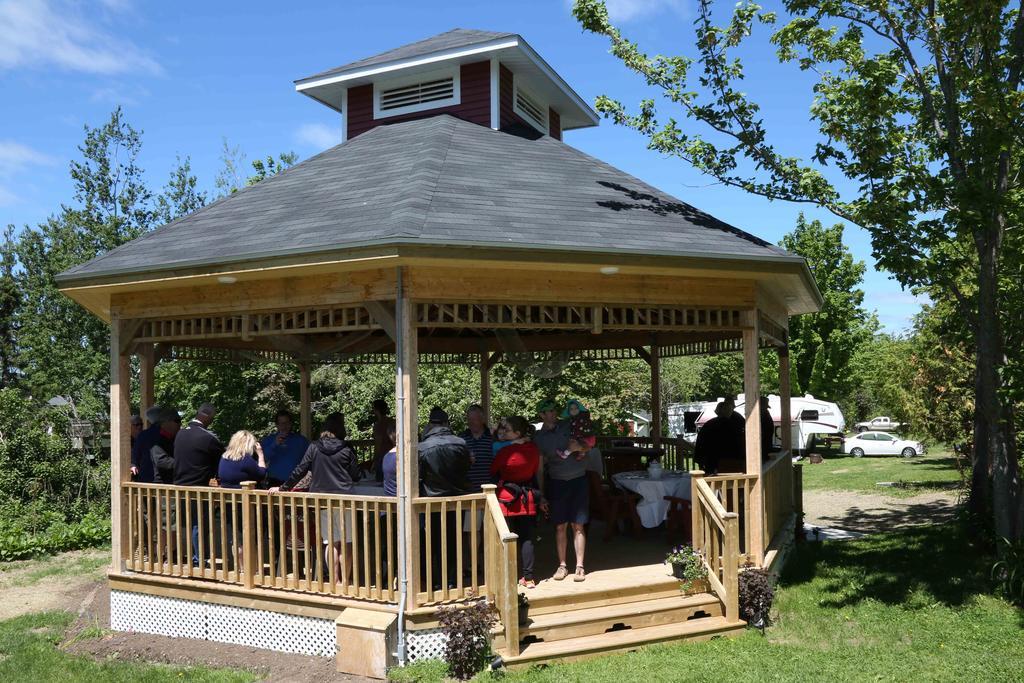Complexe d'hébergement la Maison touristique Dugas Caraquet Exterior foto