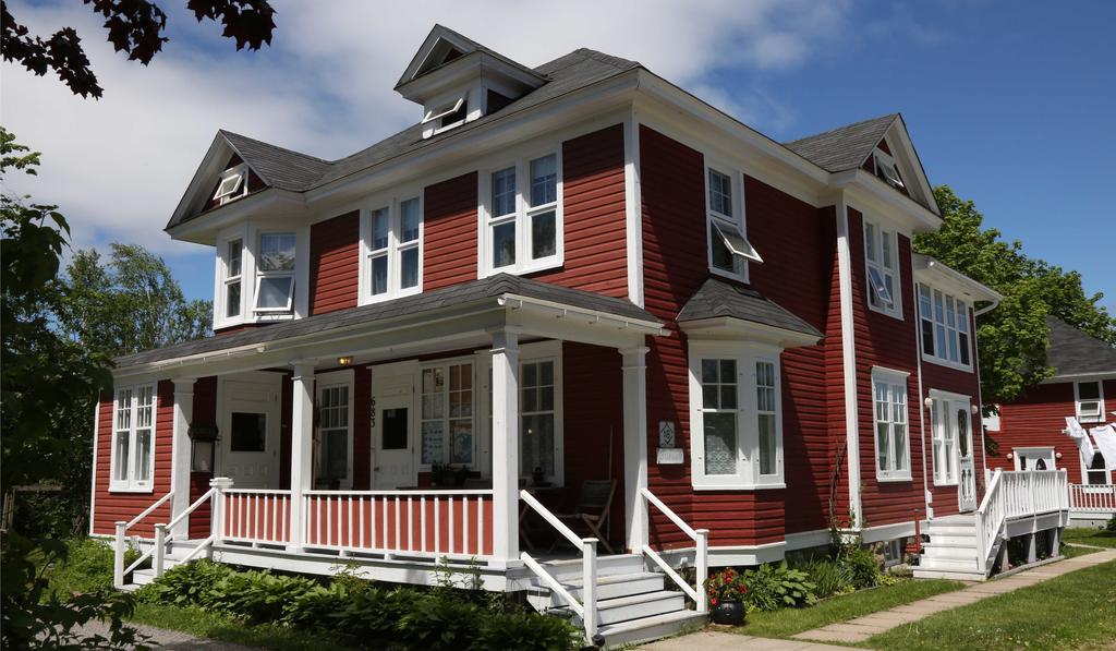Complexe d'hébergement la Maison touristique Dugas Caraquet Exterior foto